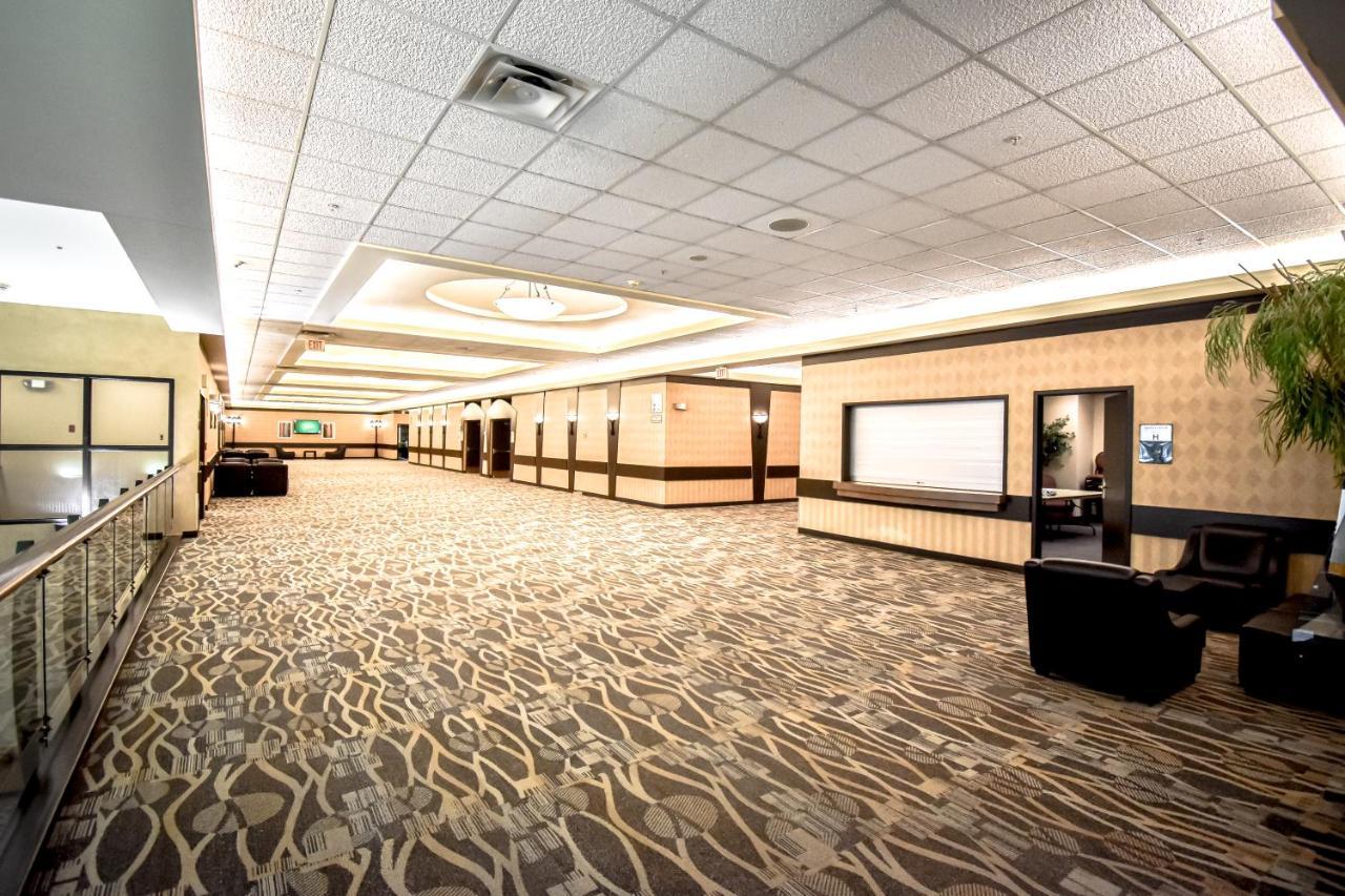 Canad Inns Destination Centre Club Regent Casino Hotel Winnipeg Exterior foto